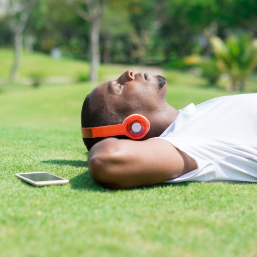 man listening to healthy living hypnosis